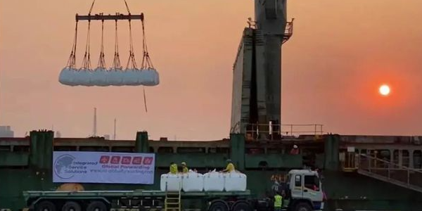 缺箱又缺舱，，，，，，，货物又最先集改散