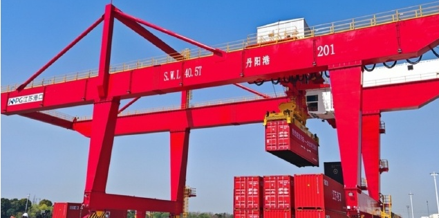 丹阳港，，，，，，，，镇江最大的内河集装箱码头